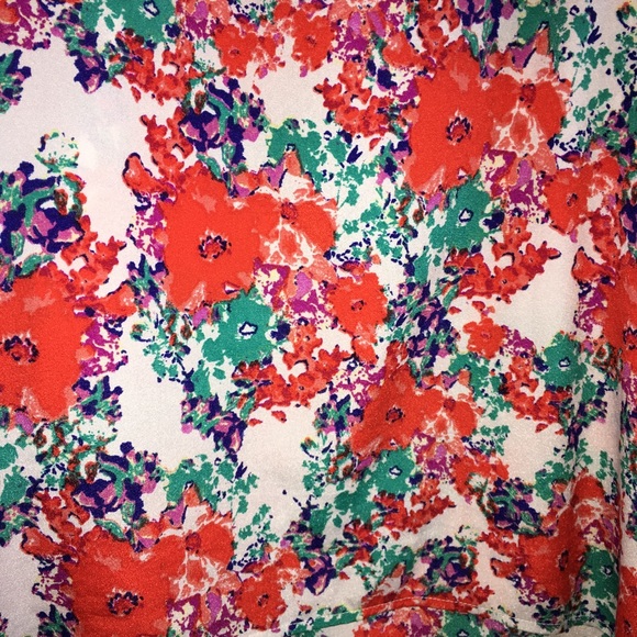 Women’s Razor Back Loose Fitting Tank Size Medium - Picture 3 of 4